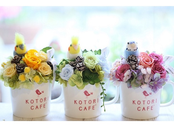 ことりカフェ 日比谷花壇 花と小鳥 のフラワーアレンジメントがかわいいいっ ガジェット通信 Getnews