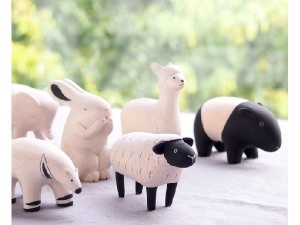 手作業で仕上げる木の温もりがやさしい、癒し系の木彫り動物に2016年の新作が登場 - STRAIGHT PRESS[ストレートプレス]