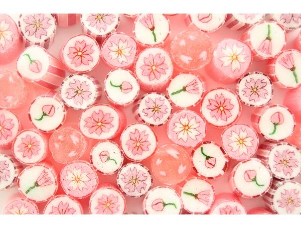 桜 の絵柄やピンク色が可愛い パパブブレの春スイーツ Straight