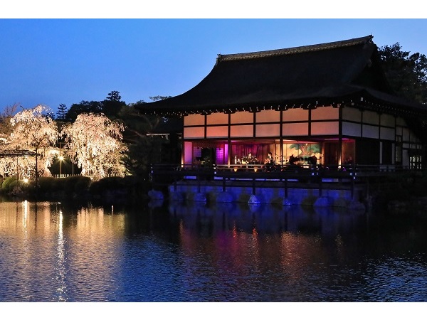 300本の夜桜に囲まれた平安神宮でスペシャルコンサートを開催 ガジェット通信 Getnews