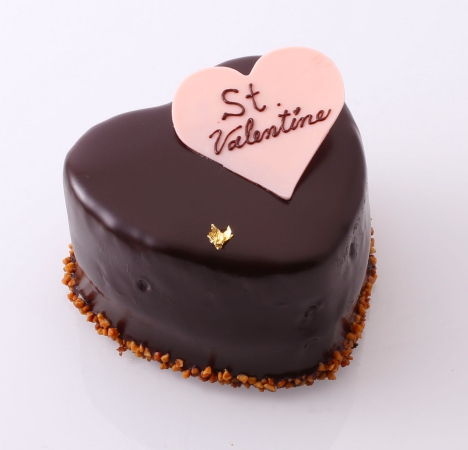 バレンタイン限定 ルビーチョコレート を使ったハート型ケーキが登場 Straight Press ストレートプレス