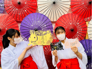 お値下げ!!【桐箱入り】西陣織 七福神 那智十福開運御宝印軸 Amazon.co.jp: !!桐箱入り西陣織 七福神 那智十福開運御宝印軸