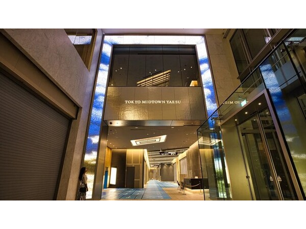 【東京都中央区】東京ミッドタウン八重洲に、LEDビジョンと西陣織が融合したゲートアート登場！