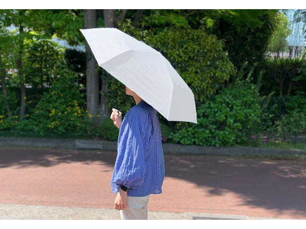 親骨55cm×軽さ150g！遮光率UVカット率99.9％以上の晴雨兼用折りたたみ傘登場