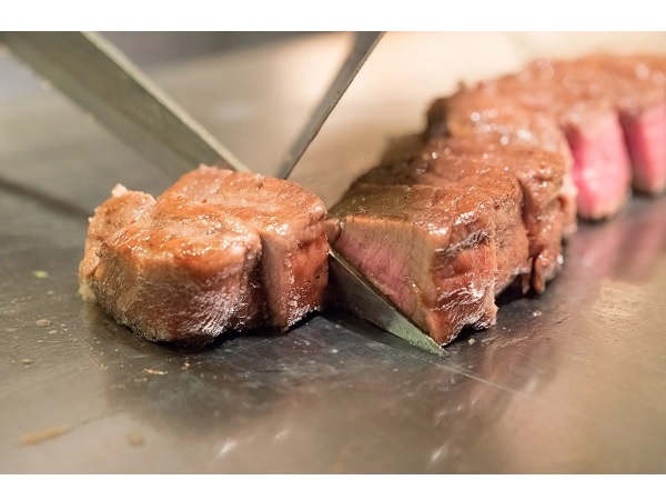 「鉄板焼きどんとこ」に美熊野牛のステーキ堪能コース登場！半額キャンペーンを実施