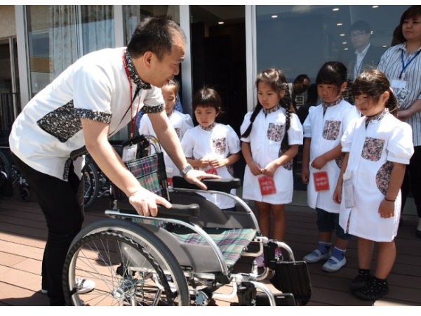 【兵庫県尼崎市】本物の介護施設で体験！‟『キッザケア』～子供たちが介護の未来を救う～”開催