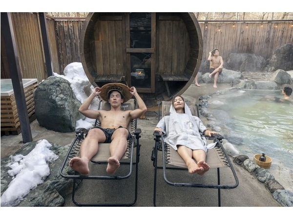 【長野県白馬村】貸切温泉とサウナを満喫！冬の大自然を素肌に感じながら、開放感のあるひと時を