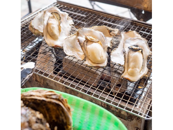 【茨城県つくば市・千葉県柏市】牡蠣を海鮮BBQで楽しむ出張カキ小屋、iiasつくばに登場。モラージュ柏でも同時開催