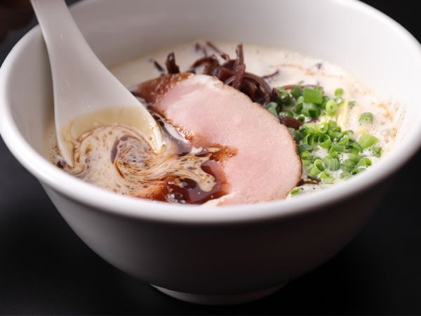 【東京都渋谷区】名古屋発の泡豚骨ラーメンを東京で味わえる！「俺の豚骨渋谷店」がオープン