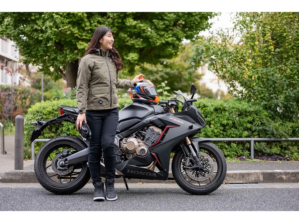 選べる12サイズ展開で女性ライダーの悩みを解決！レディースバイクスキニー、一般発売