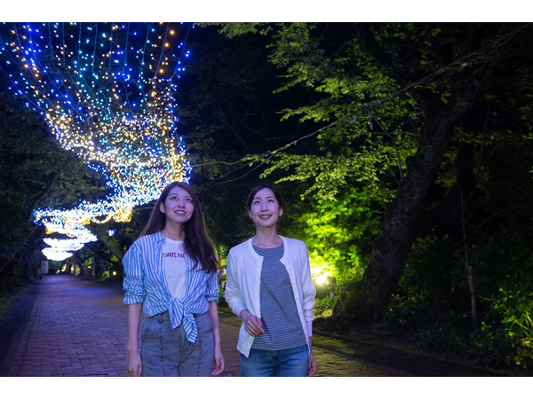 【静岡県御殿場市】複合レジャー施設「時之栖」で夏のイルミイベント開催中。ほたる鑑賞や噴水ショーも
