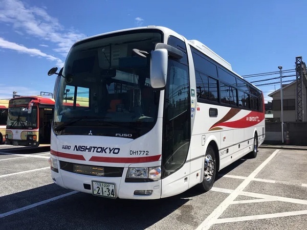 東京サマーランドから新宿間の高速バス＆八王子駅間の特急が、期間限定で運行