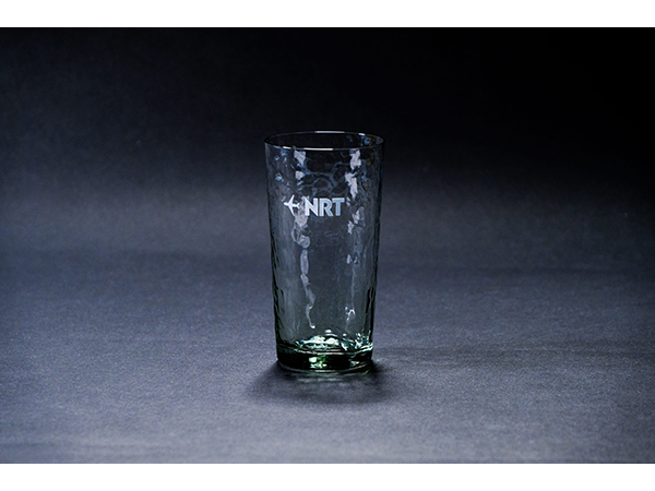 成田空港×菅原工芸硝子！リサイクルガラス使用のグラス「NRT×Sghr Recycle glass」限定100個発売