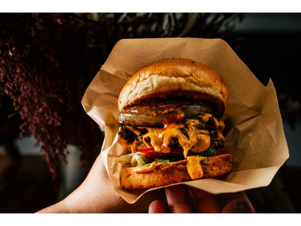 【東京都港区】最高級の黒毛和牛スマッシュハンバーガーを堪能できる「Burger Occi 麻布十番」OPEN！
