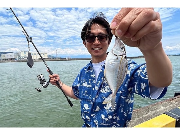 沖縄発アロハシャツブランド「PAIKAJI」が、釣り系YouTuberとのコラボTシャツを発売