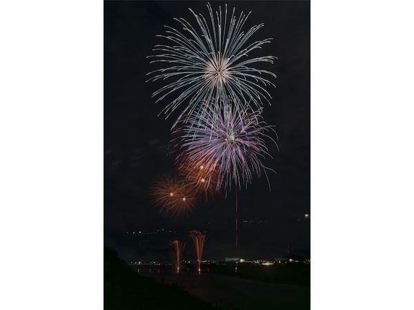 【岐阜県美濃市】今年は市内初となる10号玉花火の打ち上げも！長良川河畔で「美濃市民花火大会」開催