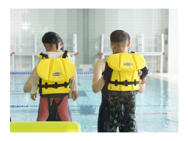 大阪南YMCAにて、親子でライフジャケット体験ができる「WaterSafety教室」開催！