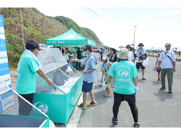 静岡県御前崎市へ海洋ごみ専用の収集ボックス2台をキャタラーが寄贈