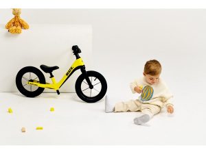 【新品】MATE mini キックバイク イエロー 新品】MATE mini キックバイク イエロー MATE.BIKE】キックバイク