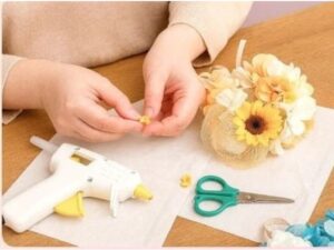 ワイヤーを一切使わない、「やわらか花かんむり」のインストラクター