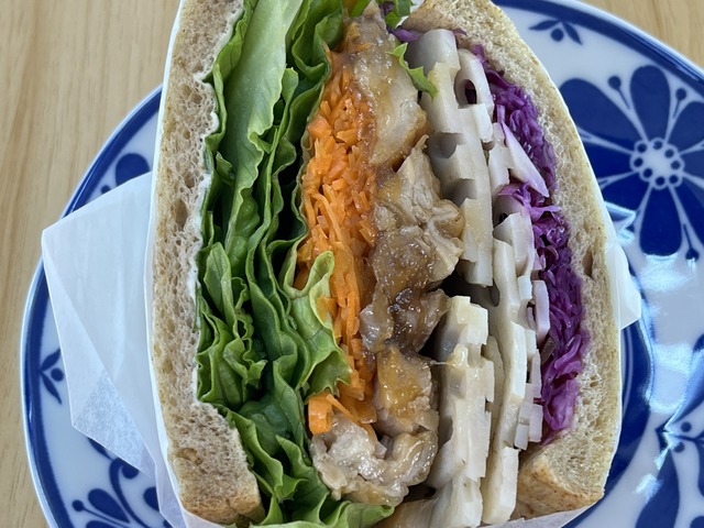 レンコンと照り焼きチキンのサンドイッチ1-1-1