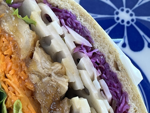 レンコンと照り焼きチキンのサンドイッチ1-2-1