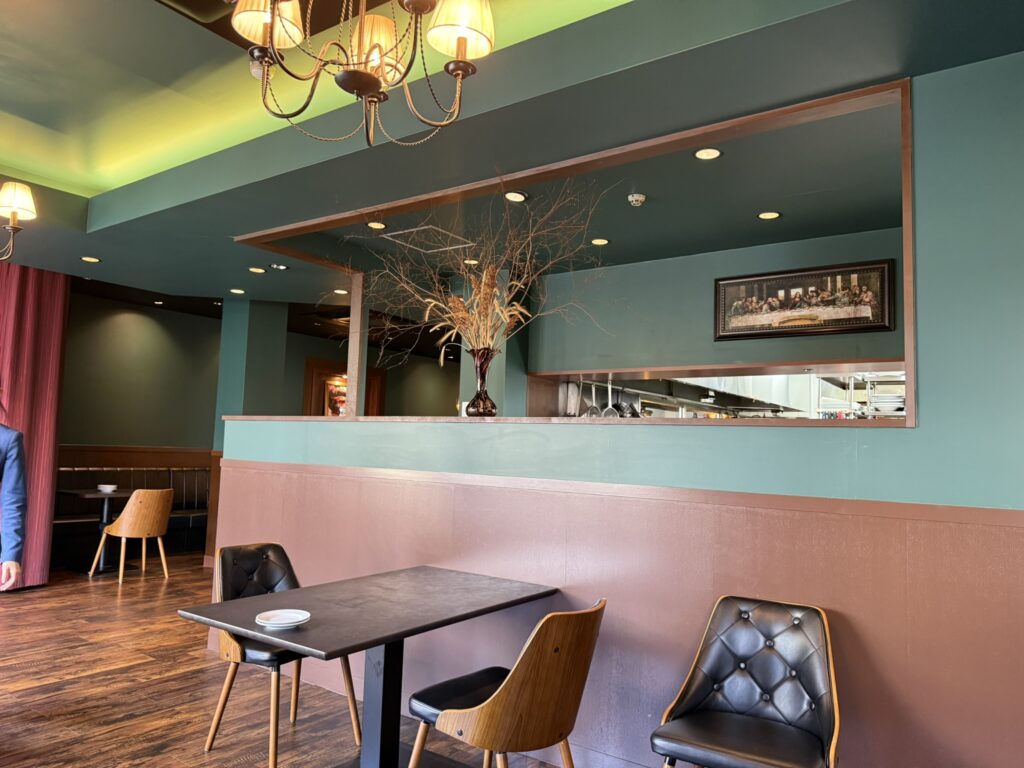 Trattoria ALBERI(トラットリア アルベリ)内観写真。