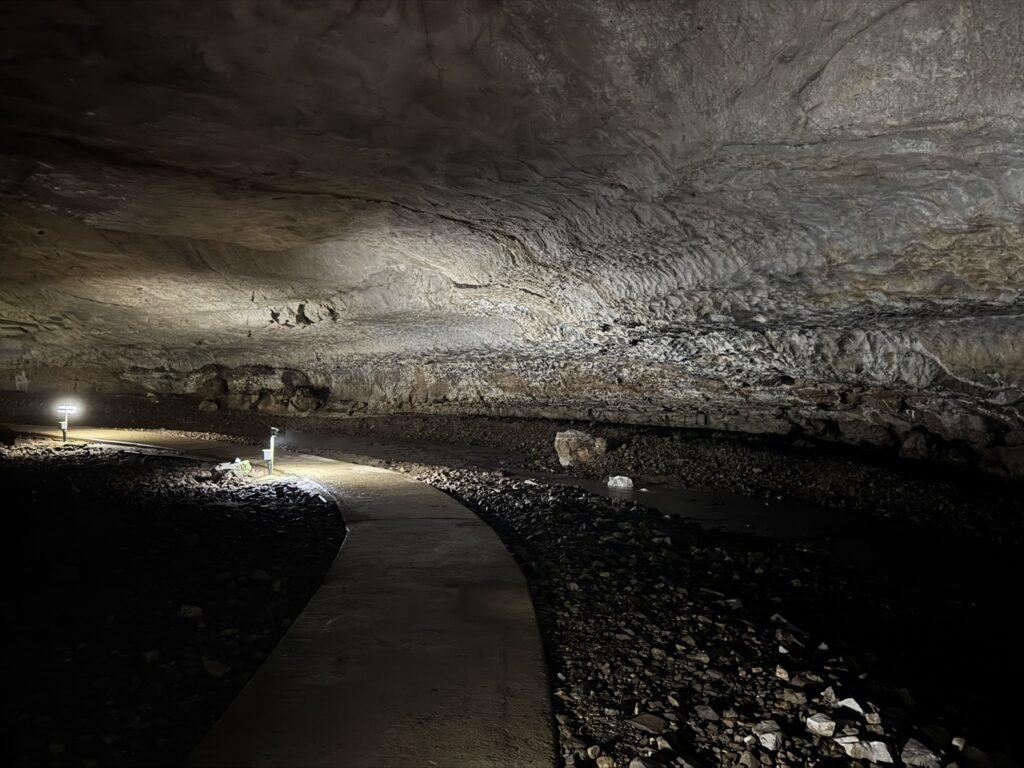 『景清洞』内部、通路の写真。