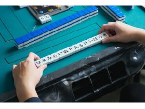 言葉×麻雀のボードゲーム「ひらがじゃん」シリーズ最新作が登場。自動