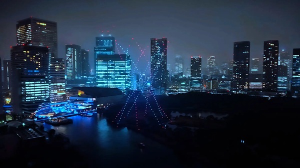 300のドローンとHappy Birthdayの文字が夜宙へ！アゲハライドがドローンショー...