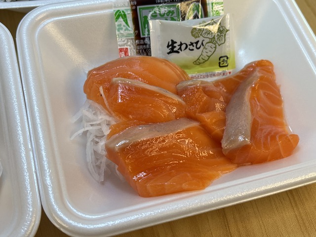 ❸サーモン刺身