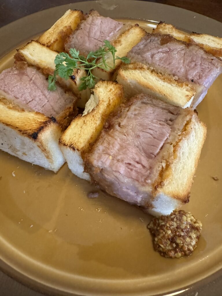 岩国市『麻里布珈琲』奇跡の厚切りレアかつサンド