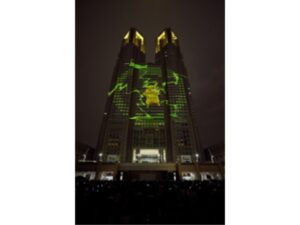 「ポケモンカードゲーム」東京で幻想的な夜の体験