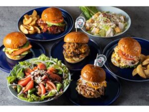 ホテル併設カフェが「なんば流バーガー＆サラダ」で新メニュー展開