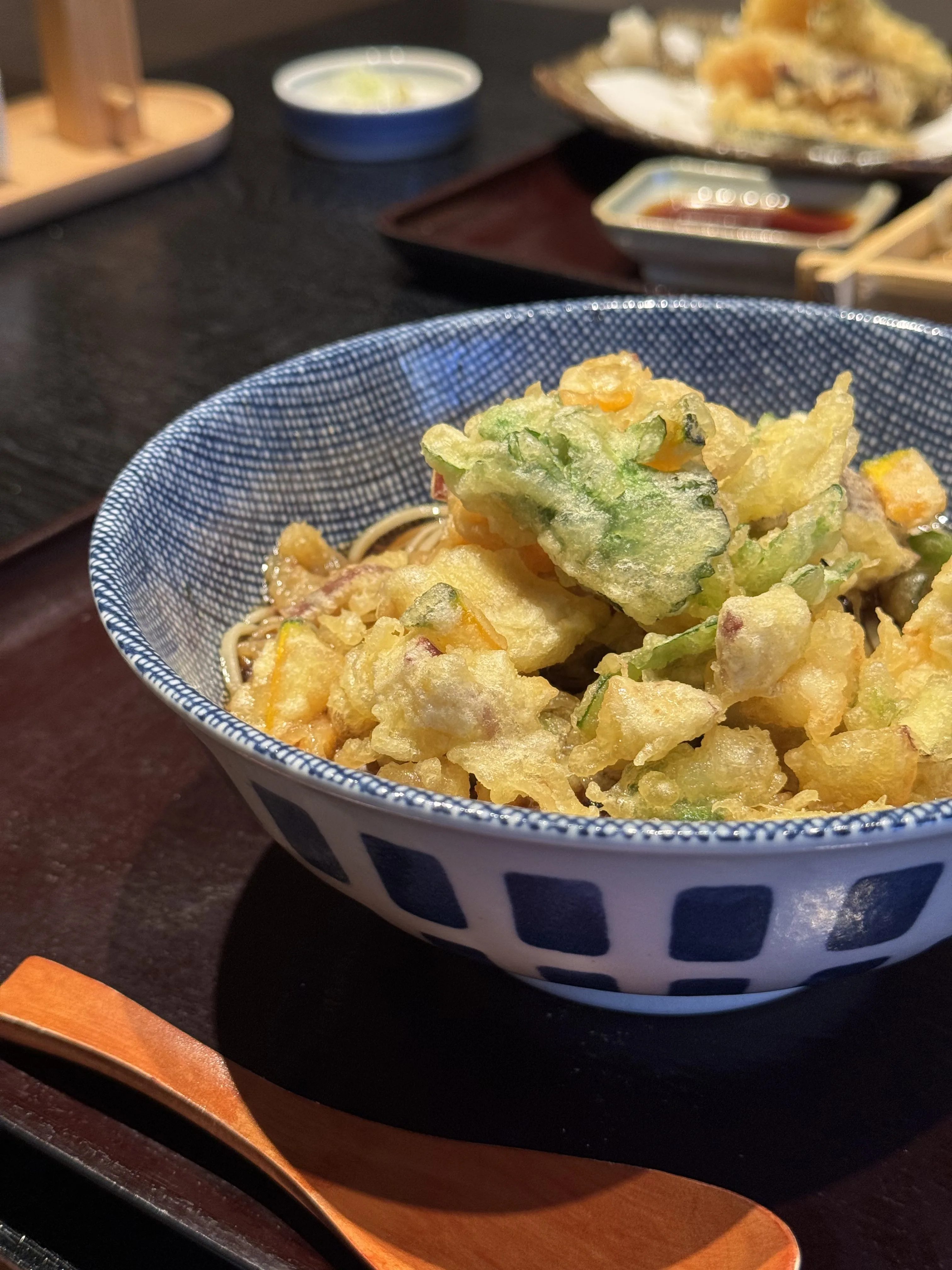 山口県宇部市『手打ち蕎麦 きさく』野菜と海老のかき揚げぶっかけそば